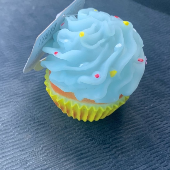 Dog Toy Squeak Cupcake NEW - Picture 1 of 8
